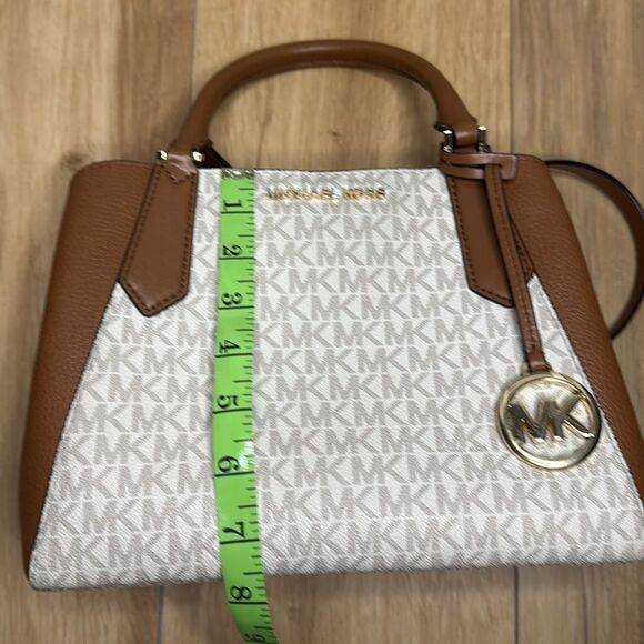 Michael kors bag New with out tags - Picture 13 of 14